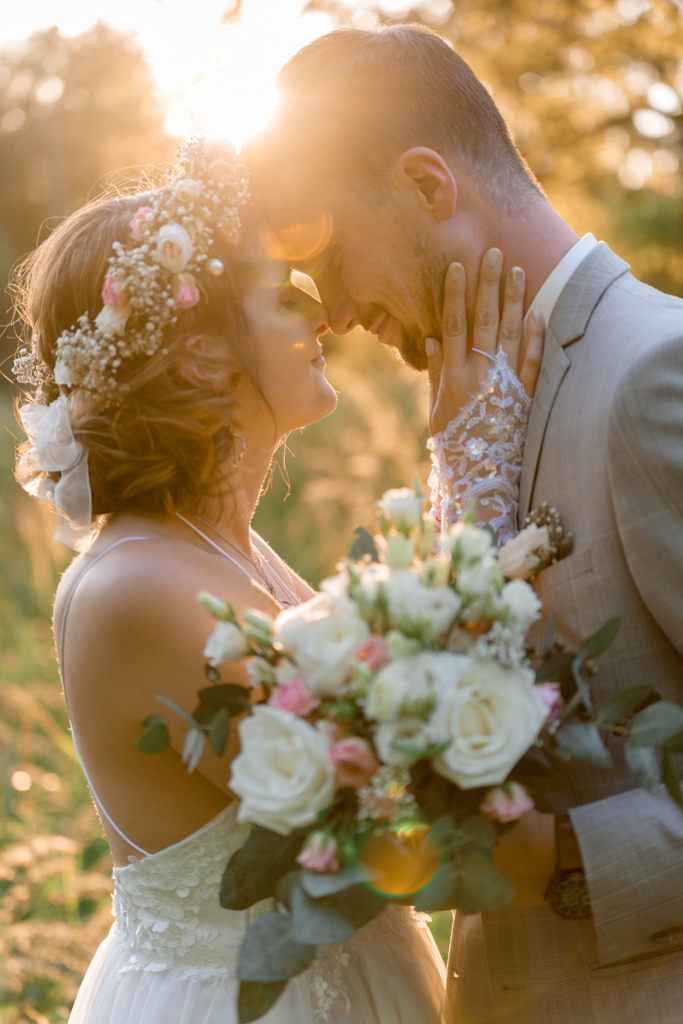 Photographie du mariage d'un couple à la golden hour. Photographe Patrick PIERRE